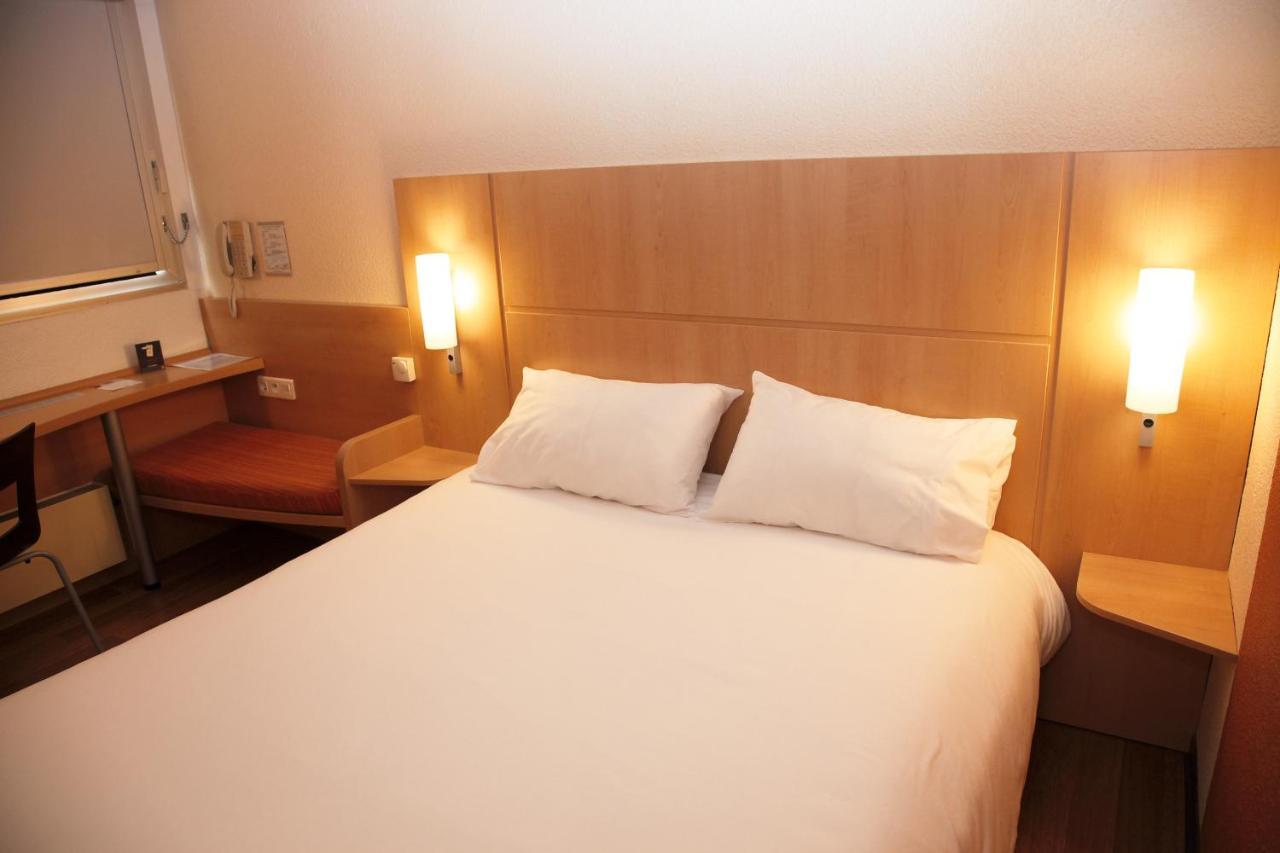Ibis Les Etangs Des Moines Hotel Fourmies Exterior photo