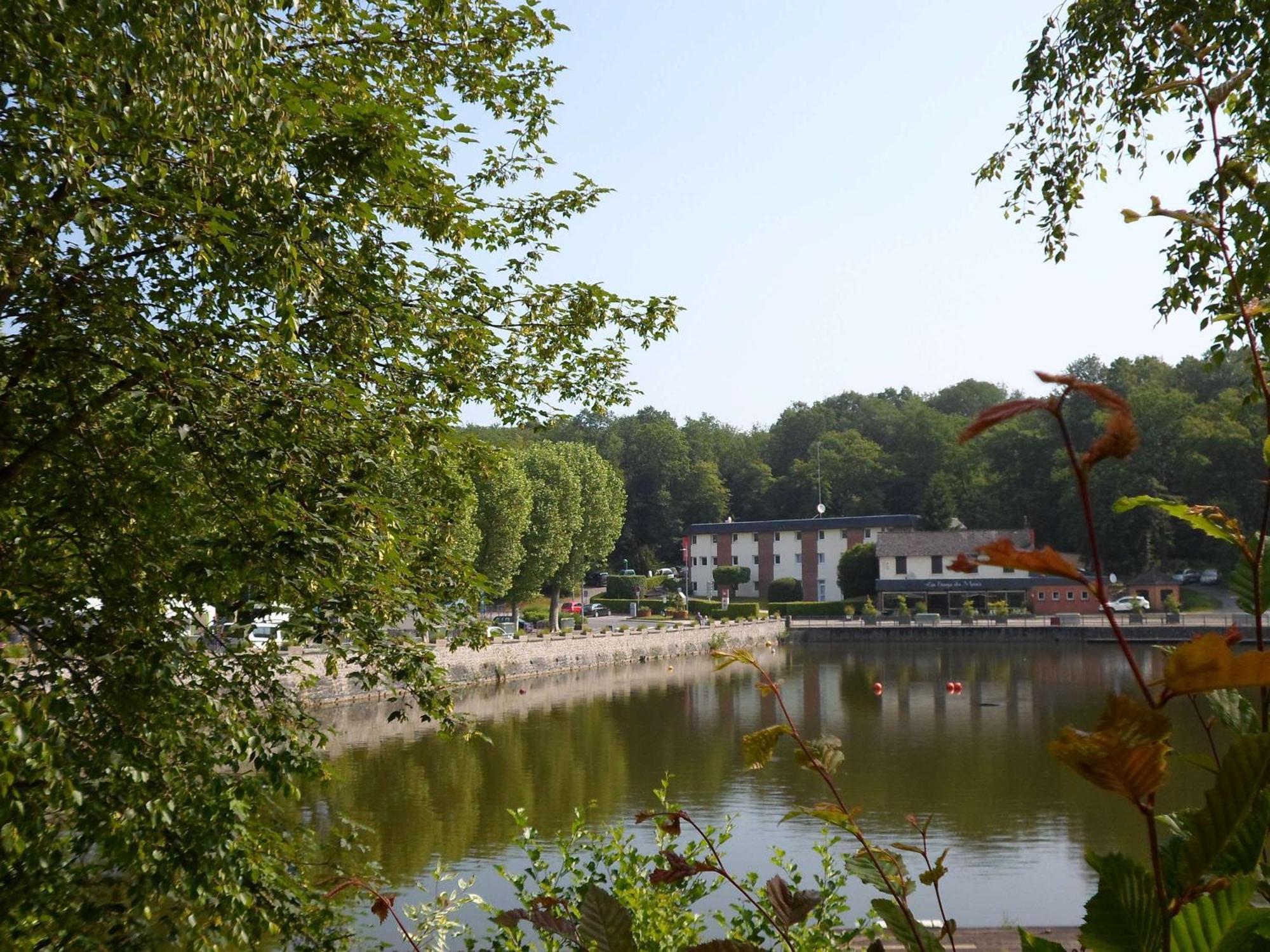 Ibis Les Etangs Des Moines Hotel Fourmies Exterior photo