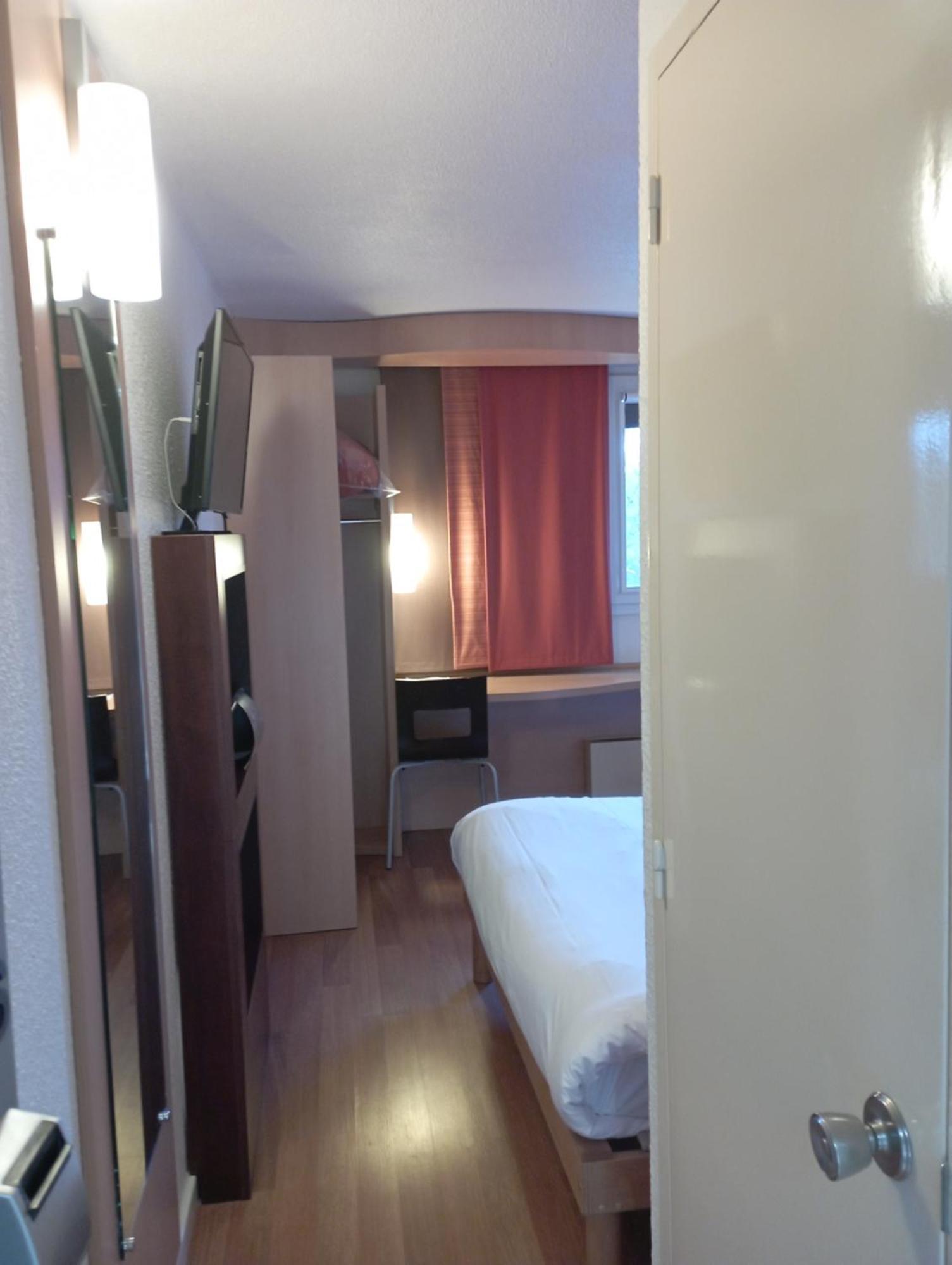 Ibis Les Etangs Des Moines Hotel Fourmies Exterior photo