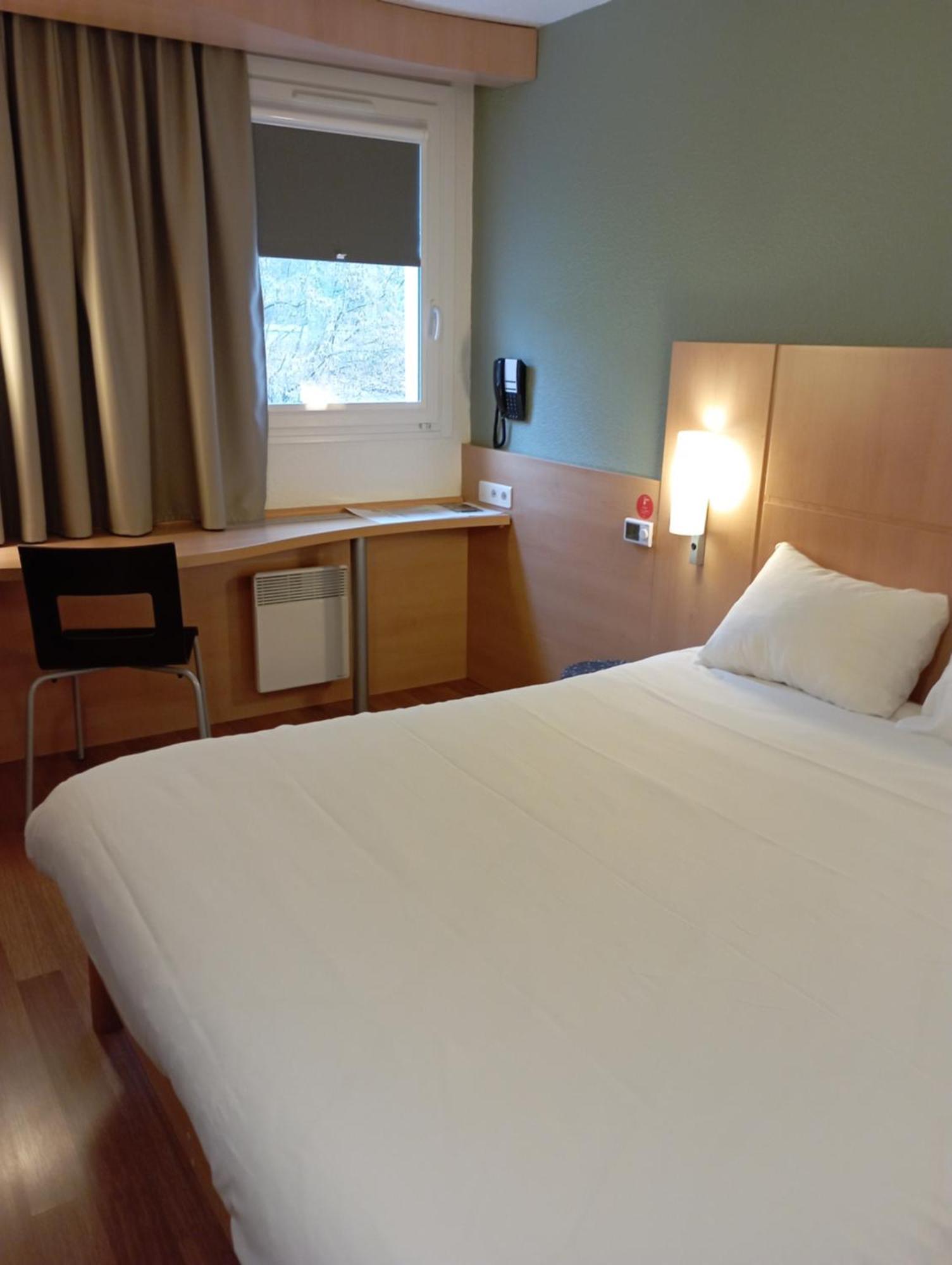 Ibis Les Etangs Des Moines Hotel Fourmies Exterior photo